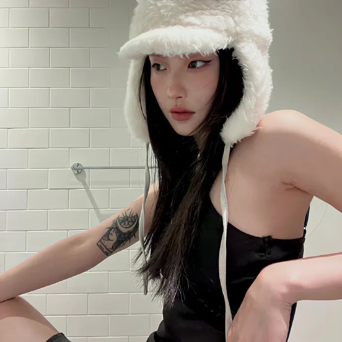 红衣小女孩